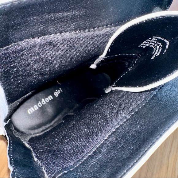 Madden Girl White Chunky Platform Boots | Size 8.5 - Picture 6 of 6